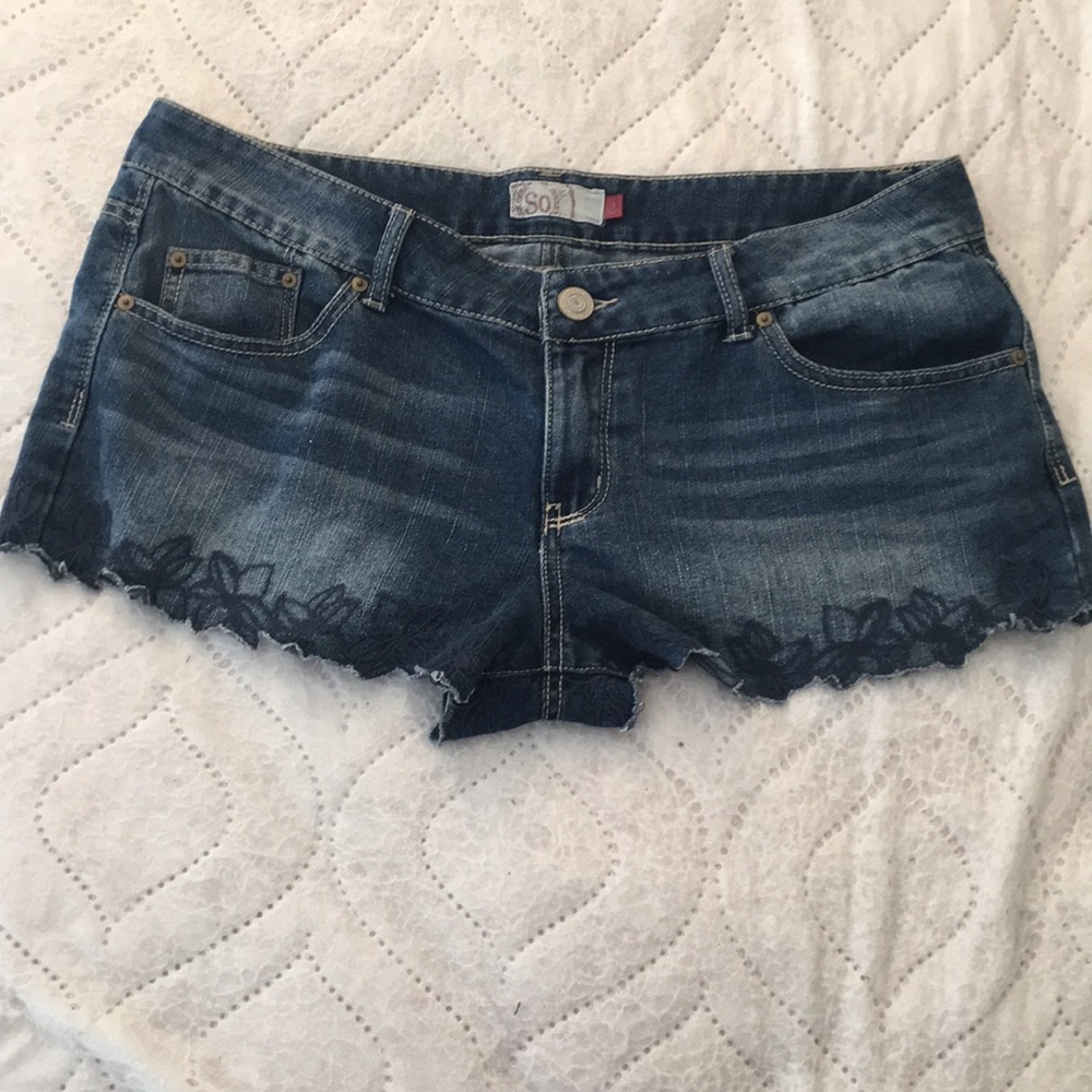 So Jean Shorts with Flower Detail